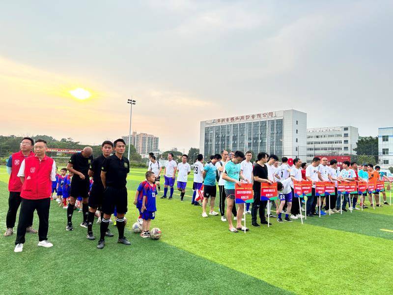 2016年中超联赛冠军由卫冕冠军广州恒大以领先第二名江苏苏宁7分优势夺冠